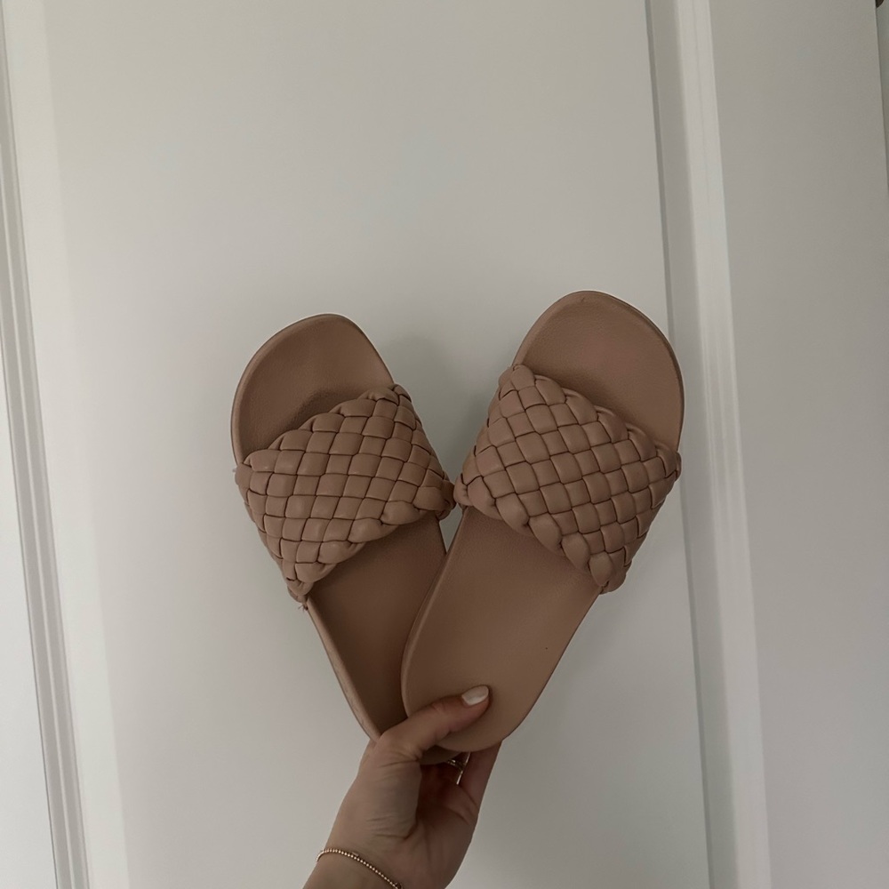 Roxy Tan Woven Slides